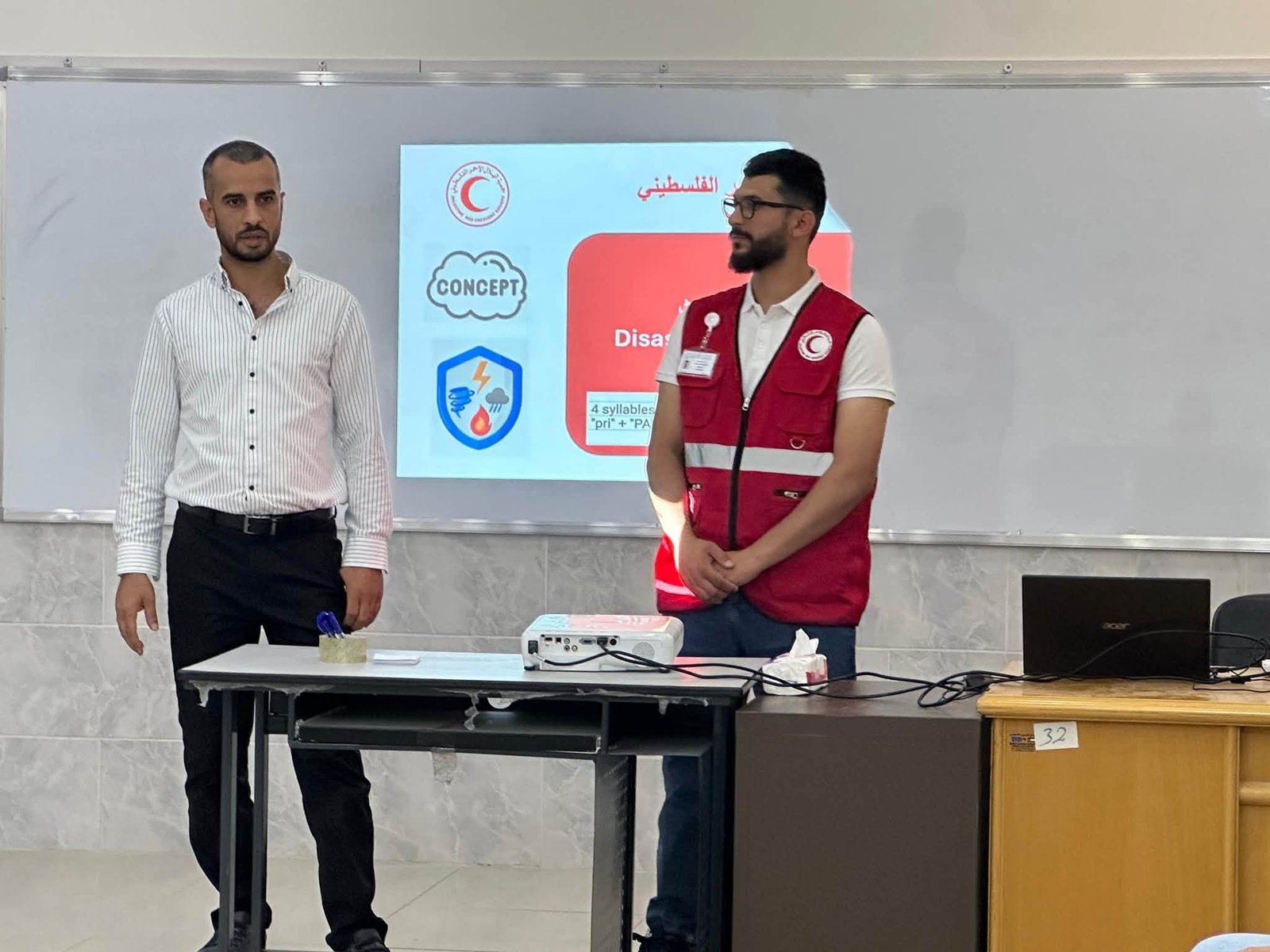وزارة العمل والهلال الأحمر الفلسطيني يطلقان برنامجًا متخصصًا في إدارة الكوارث والأزمات